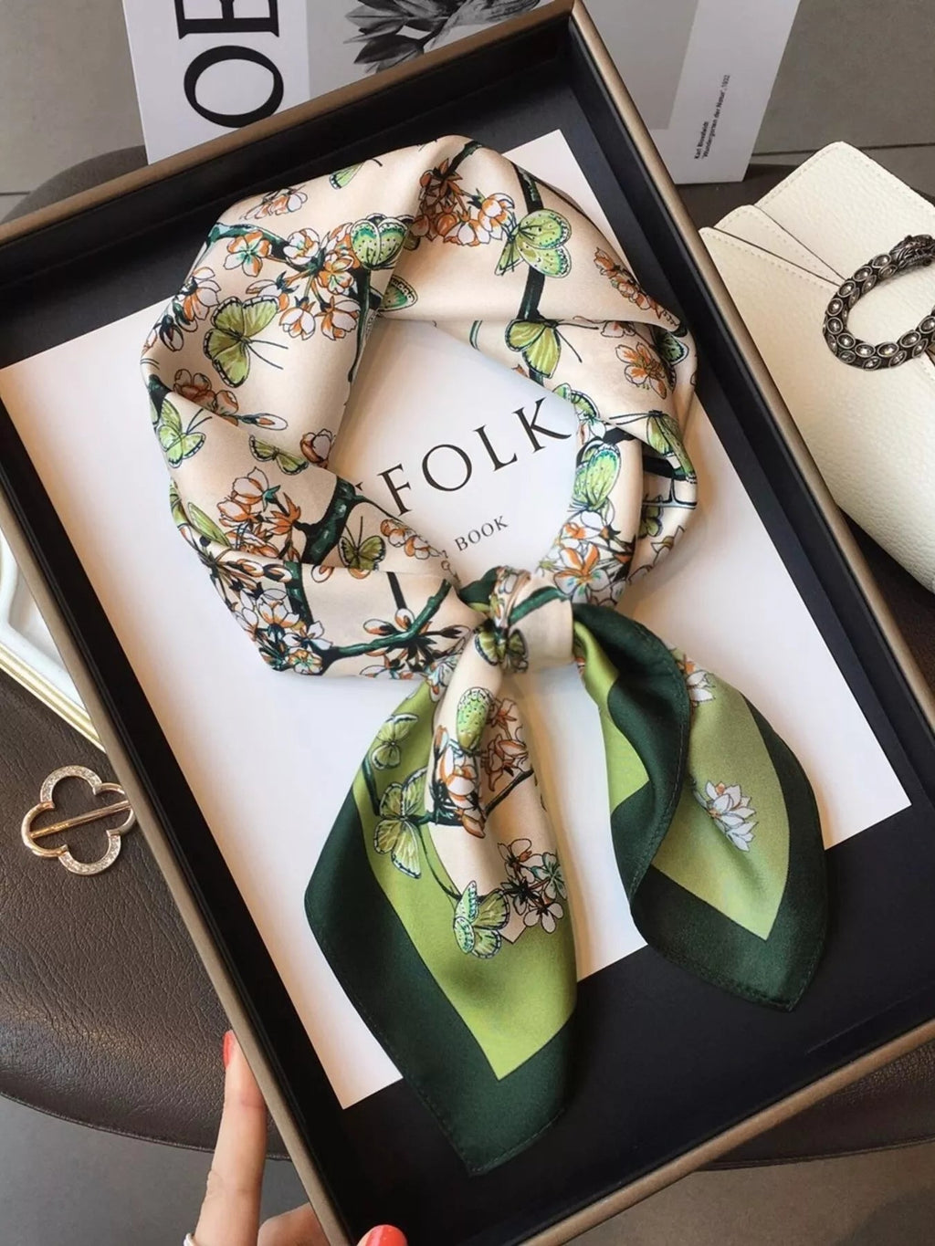 Éden Floral-Print Silk Scarf - Dressed.