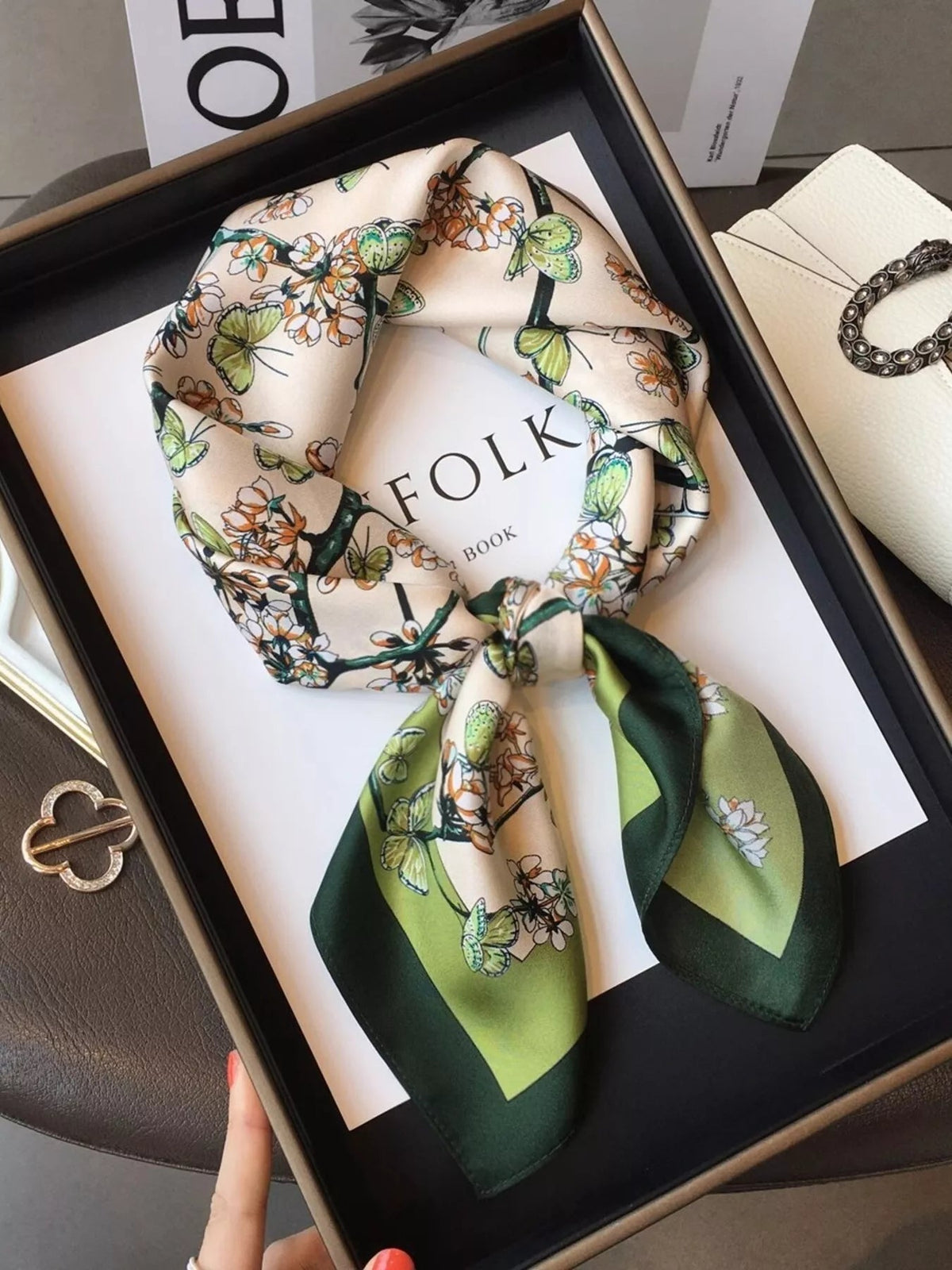 Éden Floral-Print Silk Scarf - Dressed.