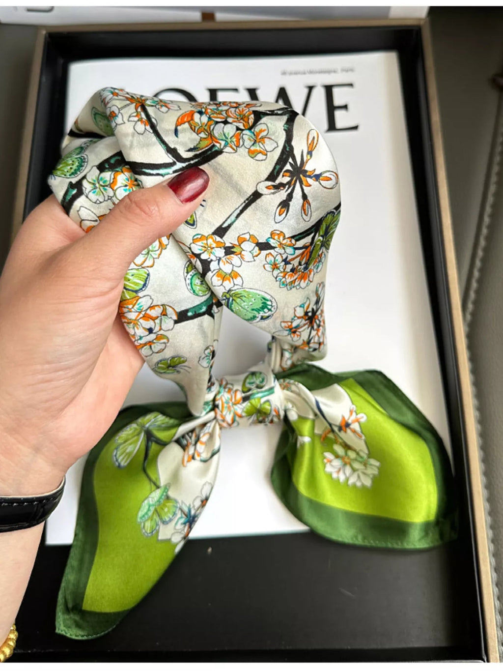 Éden Floral-Print Silk Scarf - Dressed.