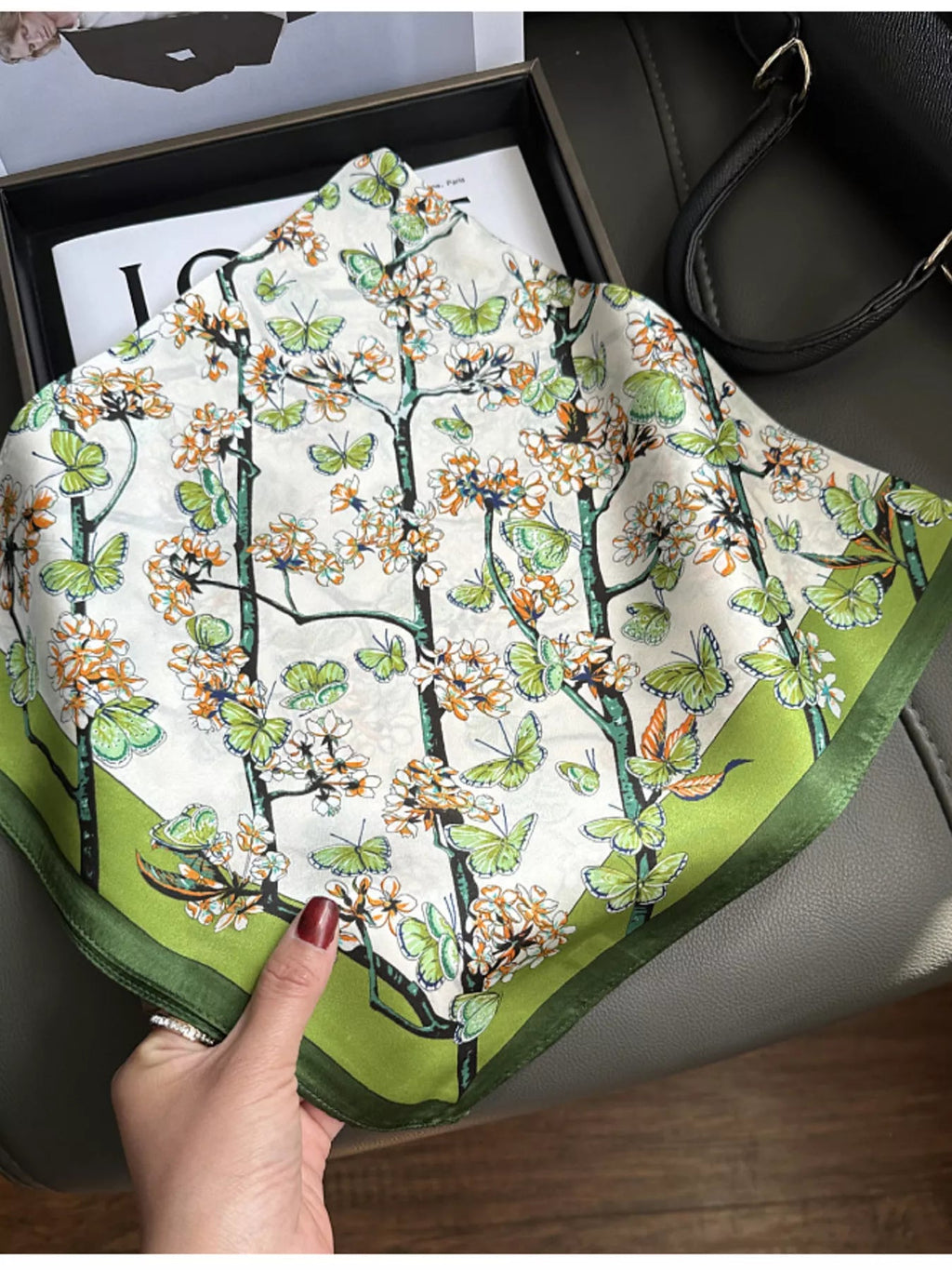 Éden Floral-Print Silk Scarf - Dressed.